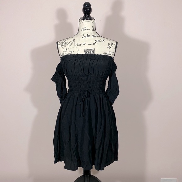 Forever 21 Dresses & Skirts - Forever 21 Runched Off The Shoulder Peasant Dress